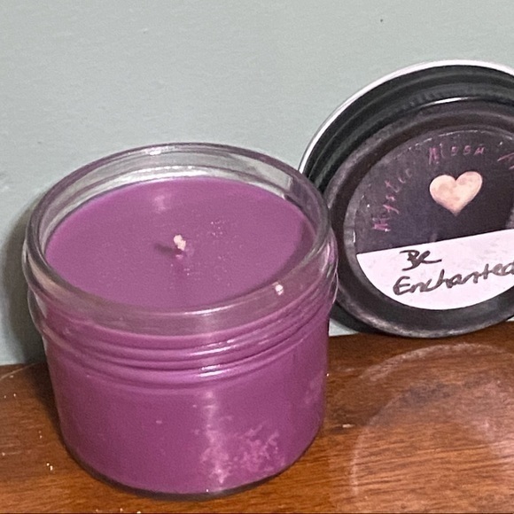 Be enchanted soy candle - Picture 1 of 4